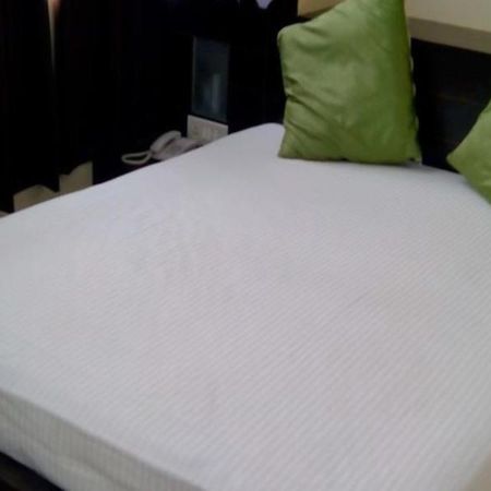 Hotel R K International Lucknow Exteriör bild