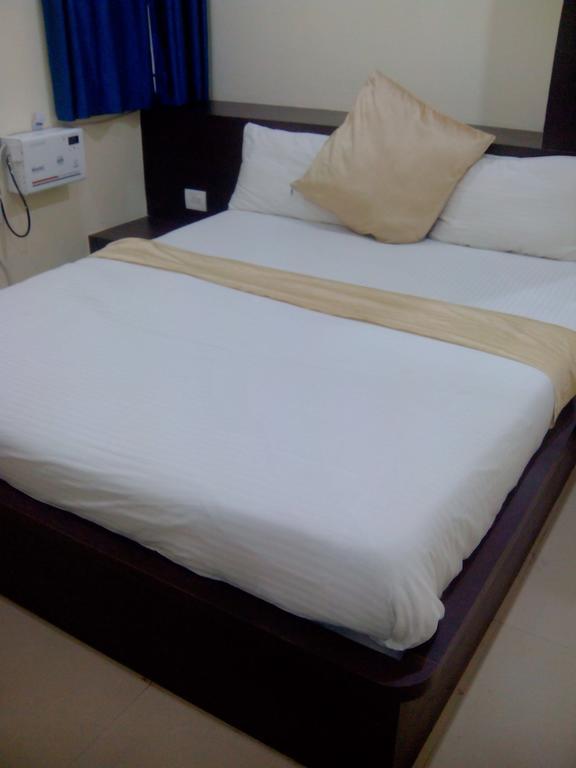 Hotel R K International Lucknow Rum bild