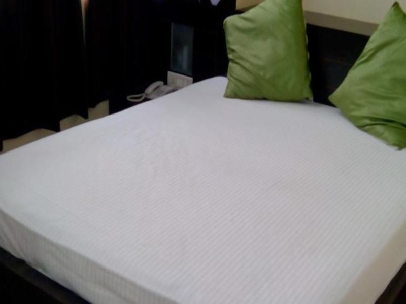 Hotel R K International Lucknow Exteriör bild